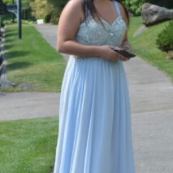 COPY - Gorgeous gown. Completely beaded on top - Picture 2 of 3